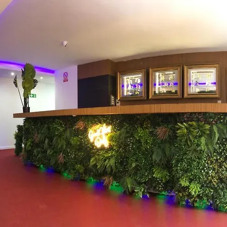 Capsule hotel Good Vibes Only Capsule Malaga