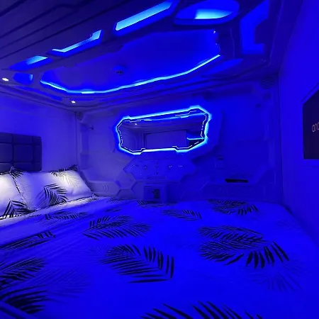 Good Vibes Only Capsule Capsule hotel Malaga