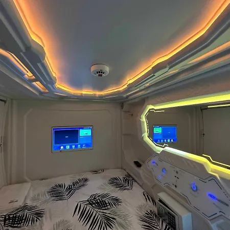 Good Vibes Only Capsule Capsule hotel Malaga