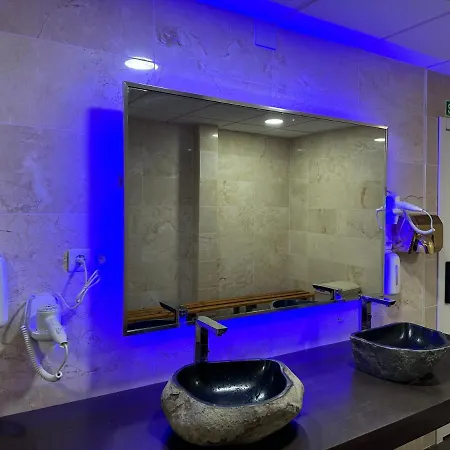 Good Vibes Only Capsule Capsule hotel