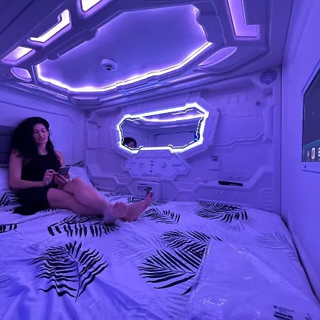 Good Vibes Only Capsule Capsule hotel Malaga